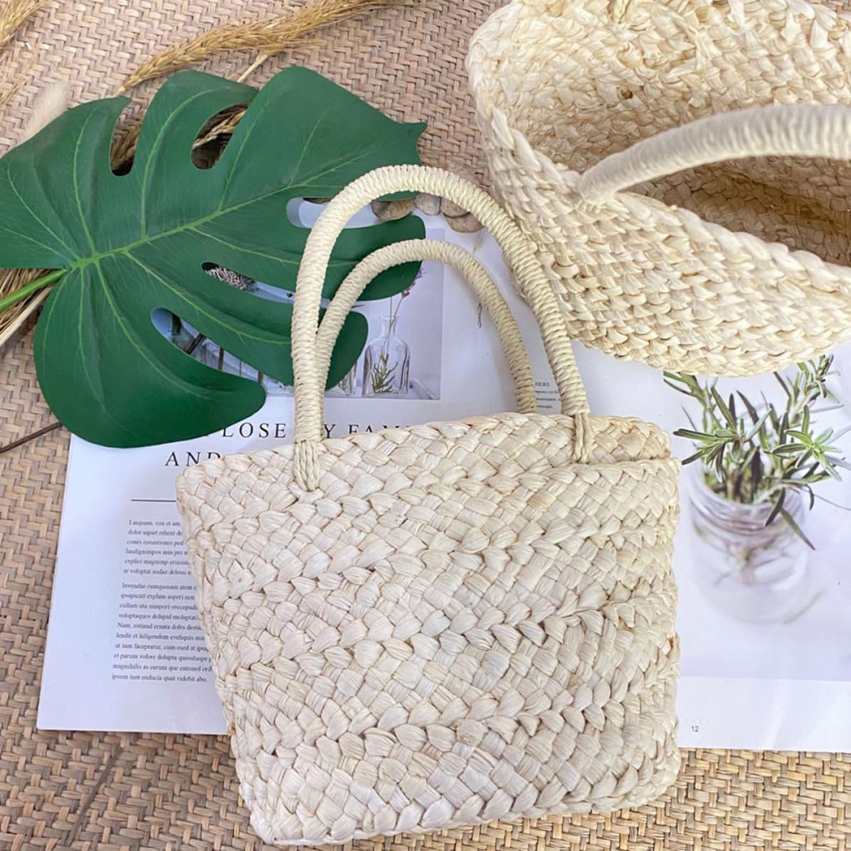 Natural Handwoven Corn Husk Basket with Strong Handmade Weaving, Delicate Fine Texture Storage Basket Suitable for Wedding Flower Girl or Home Decoration