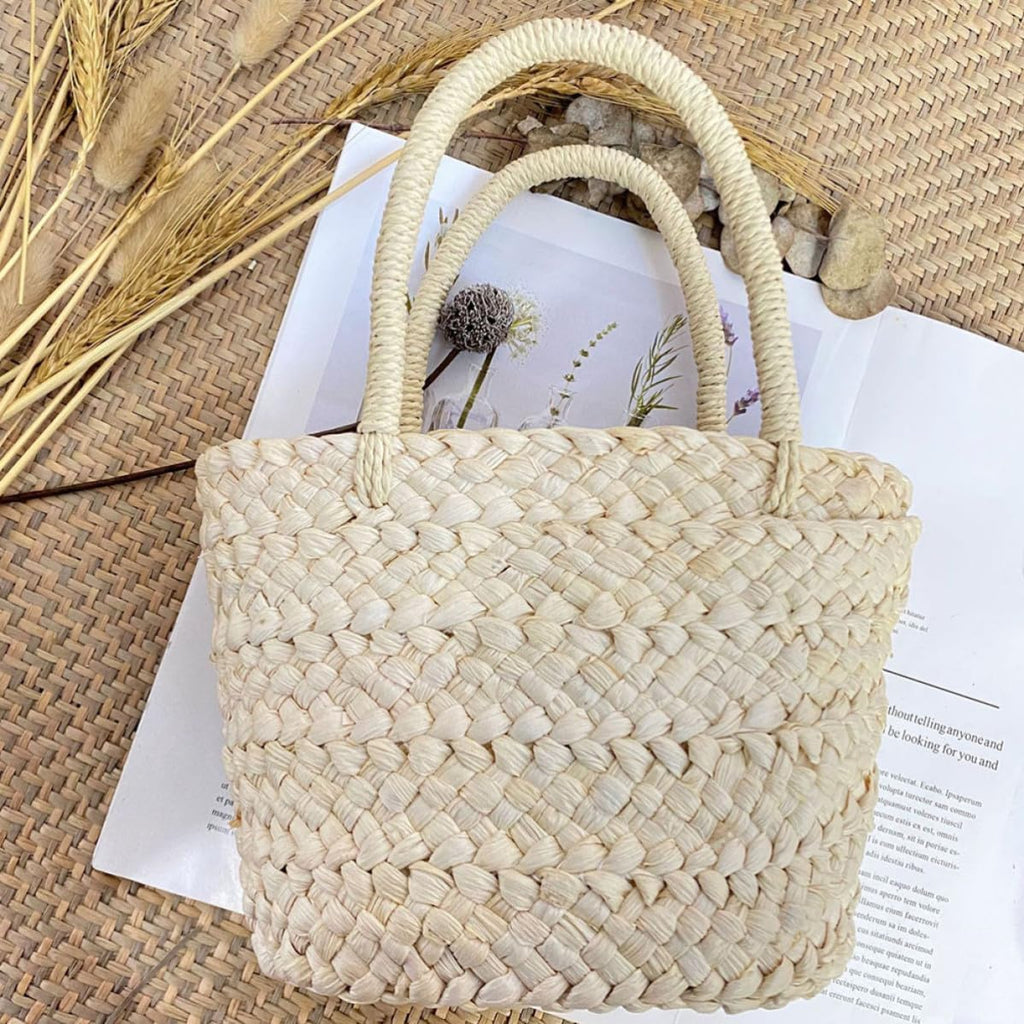 Natural Handwoven Corn Husk Basket with Strong Handmade Weaving, Delicate Fine Texture Storage Basket Suitable for Wedding Flower Girl or Home Decoration